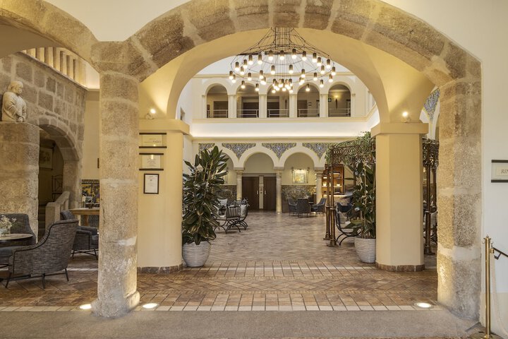 Hotel 3 of 83