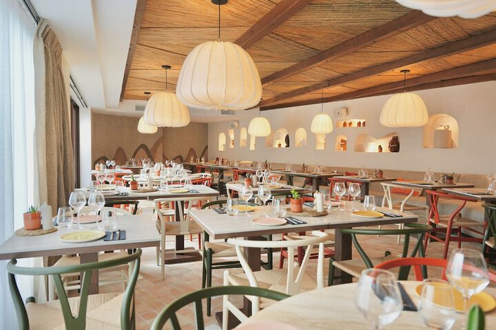 Dining 54 of 63