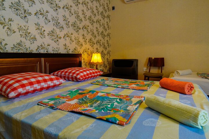 Room 11 of 27