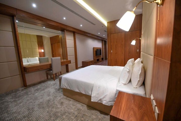Room 17 of 38