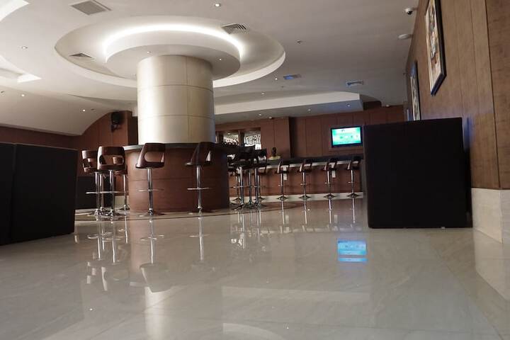 Lounge 46 of 60