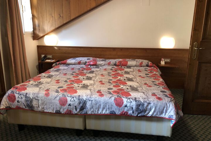 Room 13 of 72