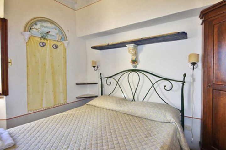 Room 12 of 42