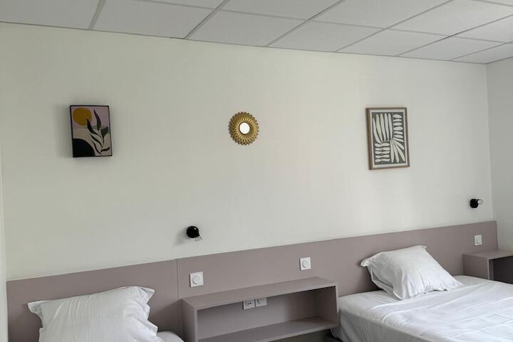 Room 8 of 12