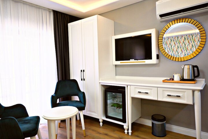 Room 10 of 42
