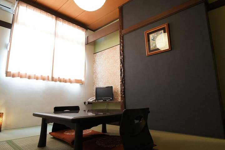 Room 8 of 22