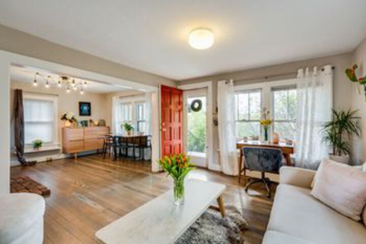 Downtown Bungalow close to Pearl