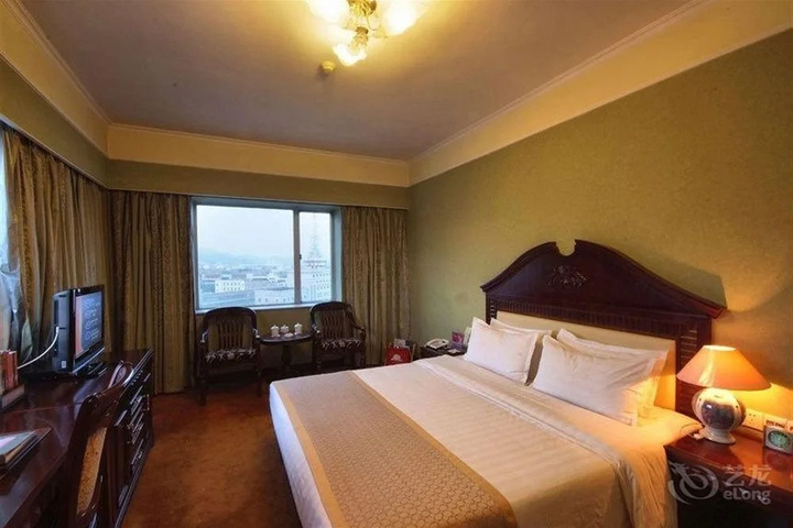 Room 4 of 12