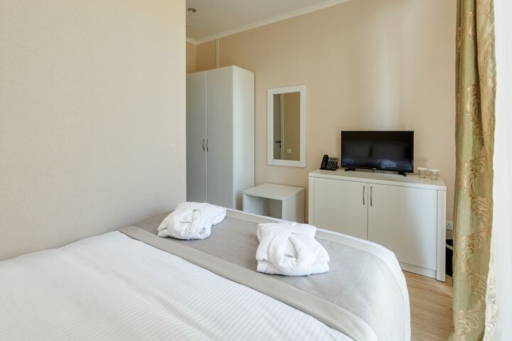 Room 4 of 75