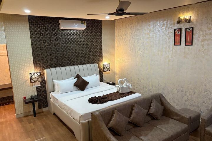 Room 9 of 20