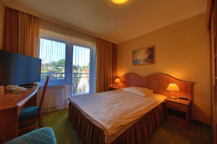 Room 8 of 43