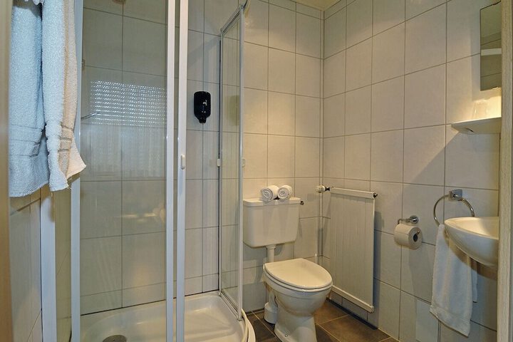Room 15 of 37