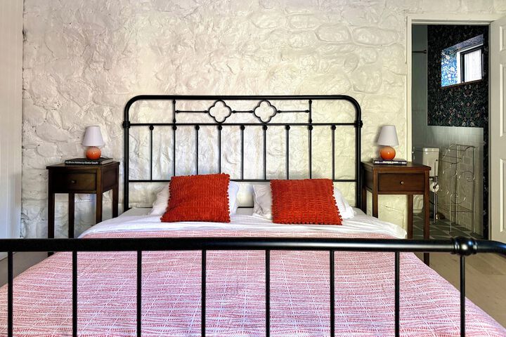 Room 4 of 80