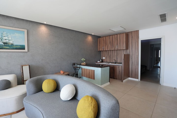Room 15 of 180