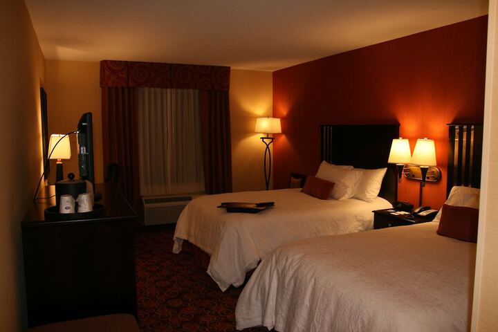 2 Queen Beds (3 of 3)