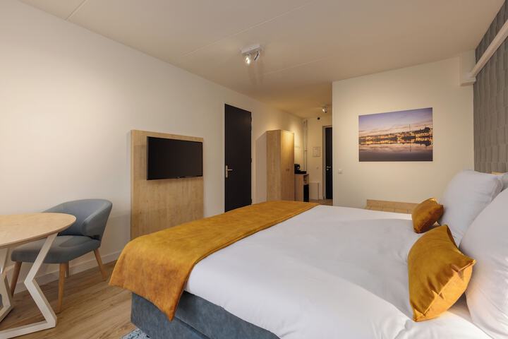 Room 9 of 39