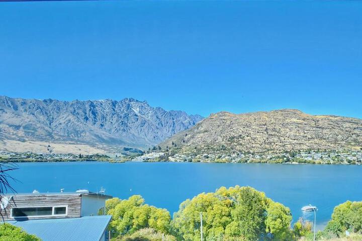 Picture Perfect - Queenstown Holiday Home