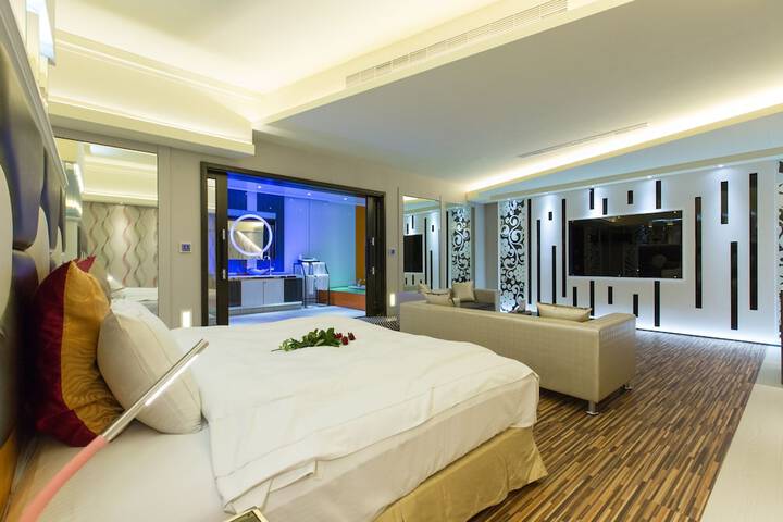 Room 14 of 216