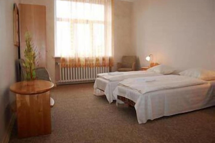 Room 8 of 40