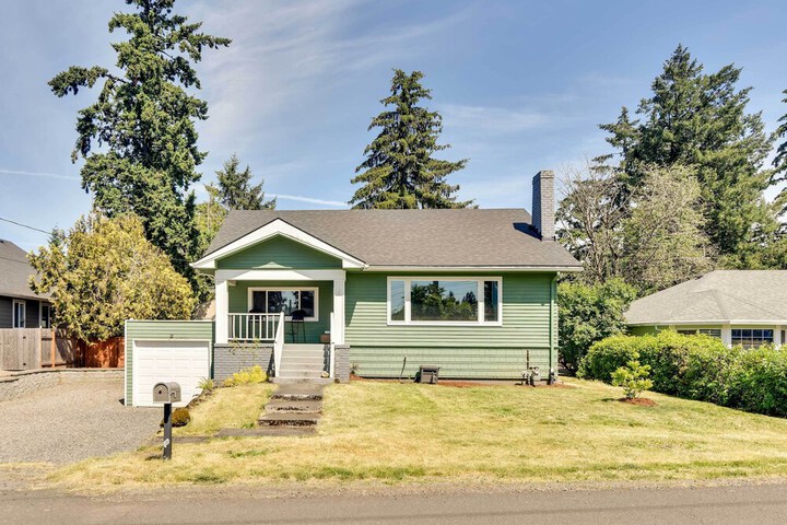 Charming Portland Home Walk to Light Rail!