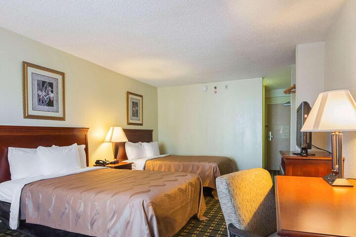 Standard Room, King or Two Doubles (5 of 9)
