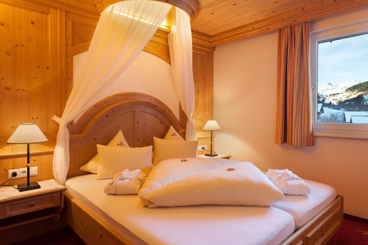 Room 4 of 75