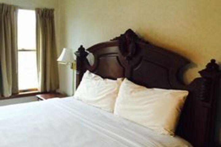 Room 5 of 17