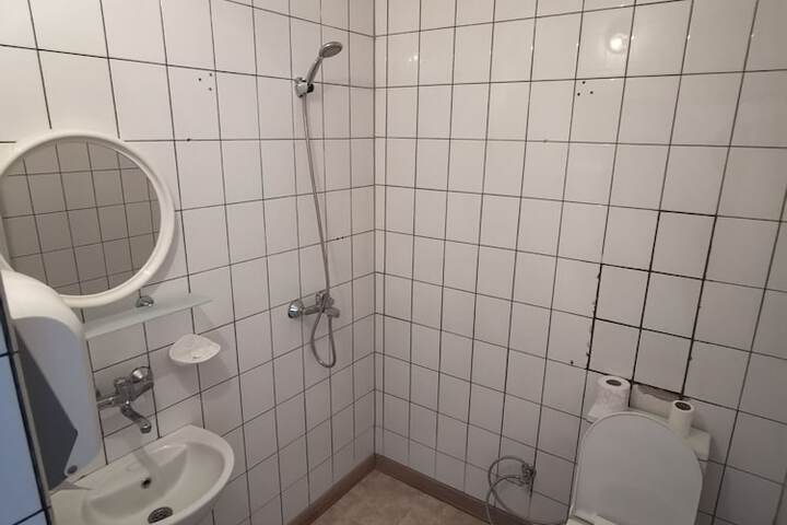 Room 8 of 11