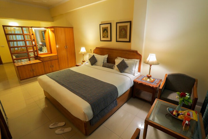 Room 13 of 60