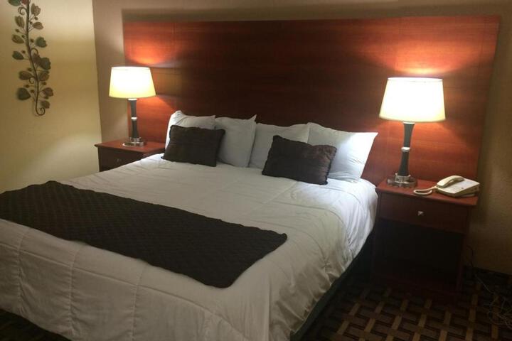 1 King Bed (1 of 20)
