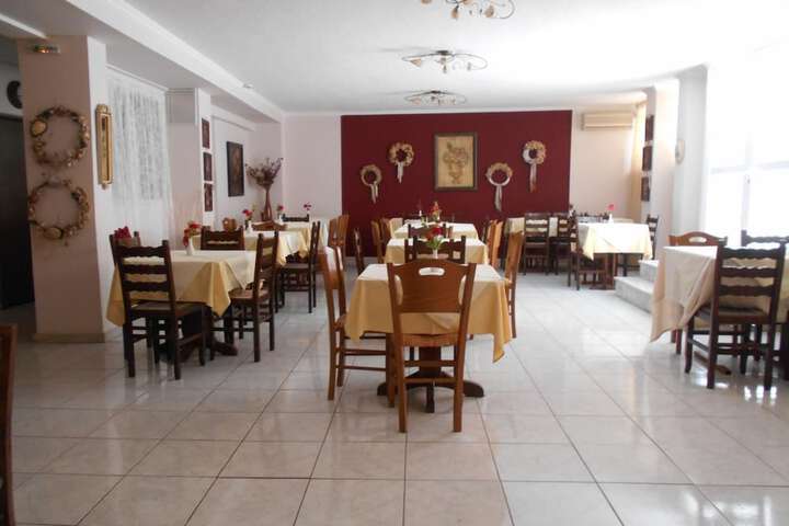Dining 15 of 24