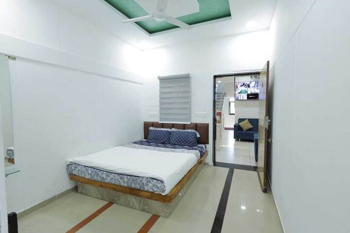 Room 3 of 9