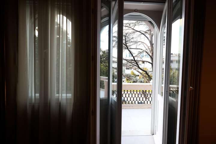 Room 28 of 72