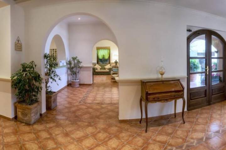 Guest Lobby