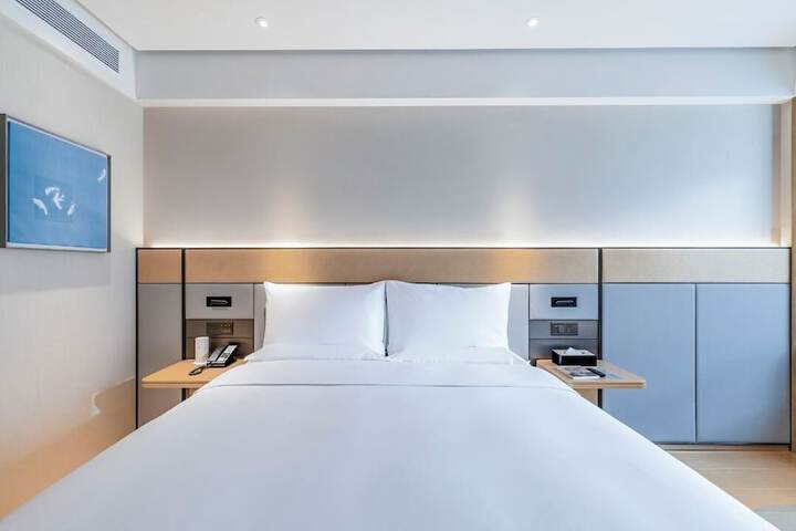 Room 10 of 32