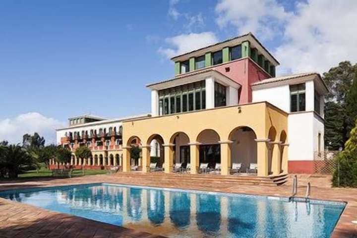 Hotel with Pool