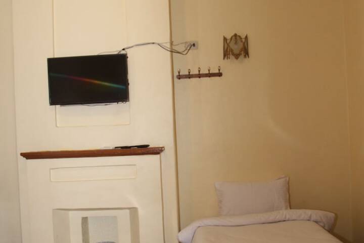 Room 14 of 80
