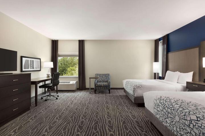 2 Queen Beds (9 of 22)