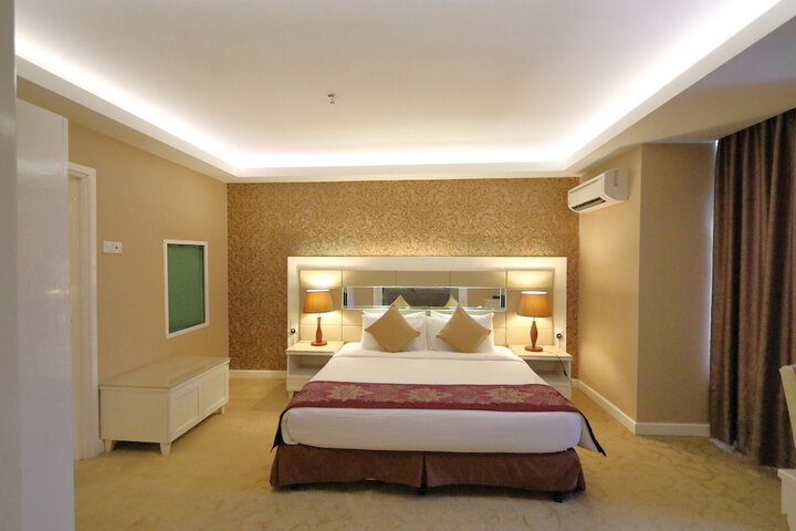Room 25 of 66