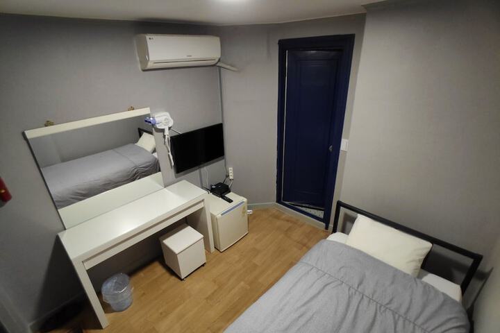 Room 22 of 62