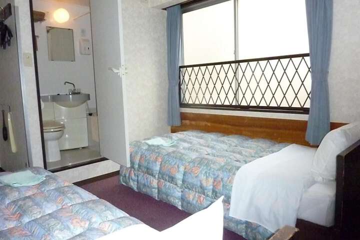 Room 18 of 33