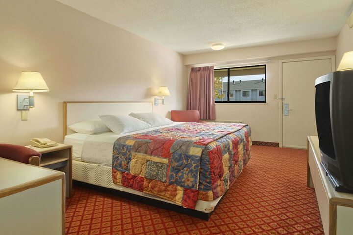 2 Double Beds (11 of 11)