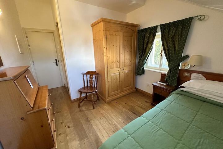 Room 25 of 106