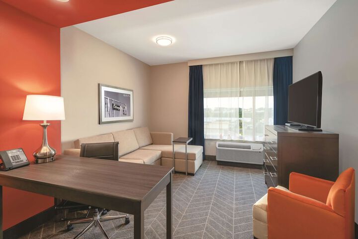 1 King Bed (5 of 13)