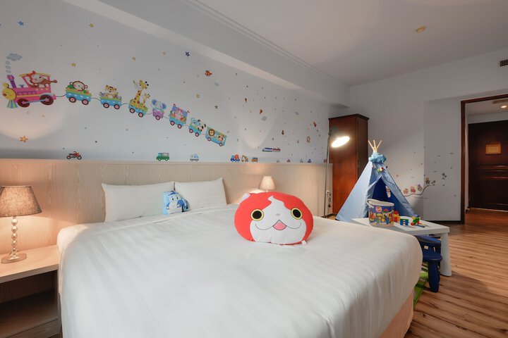 Room 33 of 47
