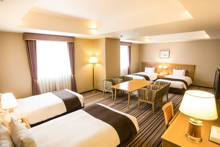 Room 4 of 62