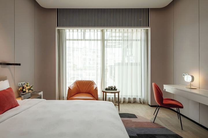 Room 32 of 86