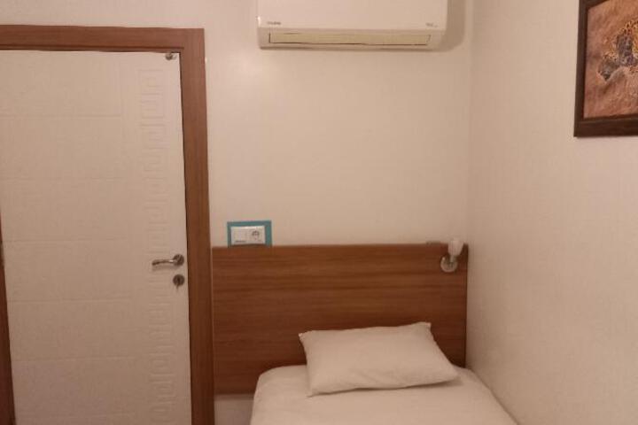 Room 36 of 190