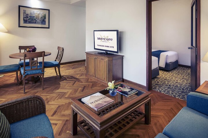 Room 10 of 93