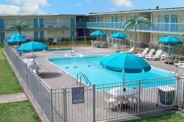 Ridge Crest Hotel in West Plains, MO